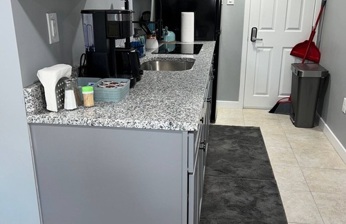 Upper Darby Appartement | Luxury Studio Apt. Near downtown Philly & Airport. Free Parking.
