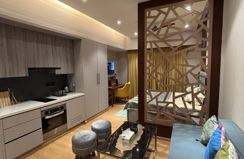 Greater Noida Appartement | Luxury Studio at Vaelora Stay