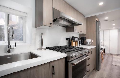 Parkdale Appartement | Luxury Studio Condo in Downtown Toronto Elm Street