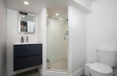 Parkdale Appartement | Luxury Studio Condo in Downtown Toronto Elm Street