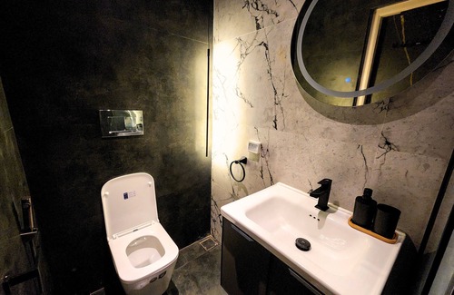 Pallavaram Appartement | Luxury Stylish Comfort near Airport, Bus and Train
