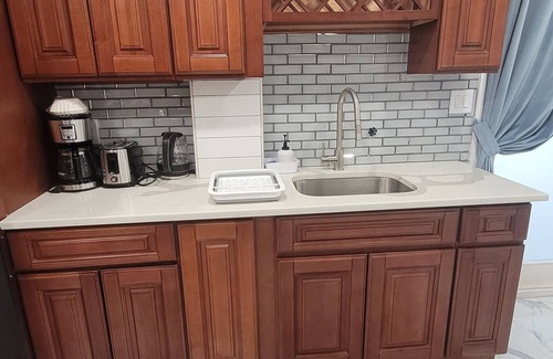 Clark Appartement | Luxury Suburban Hideaway Come see why this is better than a hotel stay.
