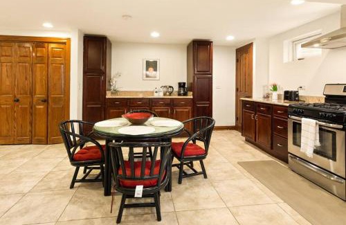 Glen Ellyn Appartement | Luxury Suite in Glen Ellyn