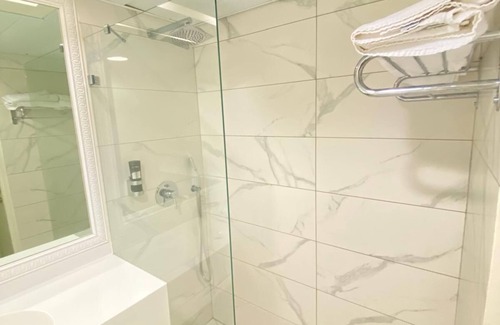 Netanya Hôtel | Luxury Suite on Netanya’s Seafront Hotel Ramada