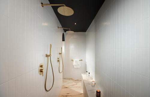 Castres Appartement | Luxury Suite Romantic Getaway with Jacuzzi