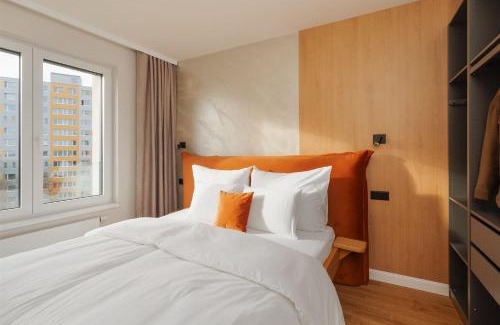 Prague 13 Appartement | Luxury Sunny Home - Free Garage, Metro, Balcony, PS5, 2nd parking on request