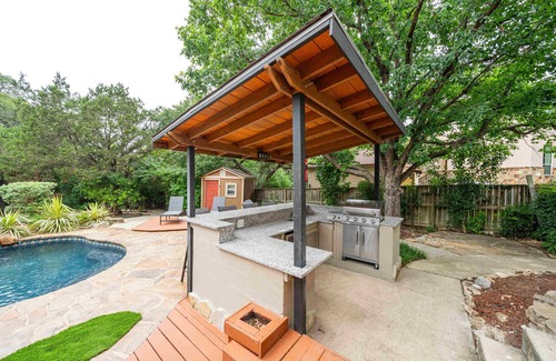 Wetmore Maison | Luxury Texas House with Pool & Game Room by 6Flags & Seaworld