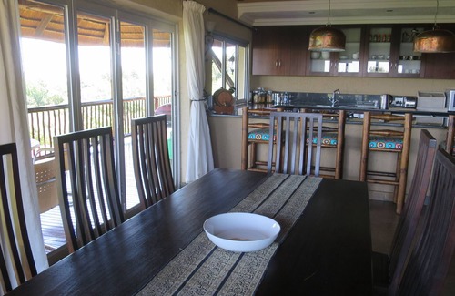 Northcliff Villa | Villa de luxe au toit de chaume avec balcon donnant sur Johannesburg - pour six personnes