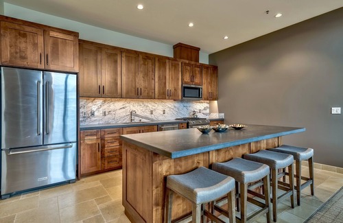 Lakeside Park Copropriété | Luxury Three Bedroom Steps From Heavenly Village Condo by RedAwning