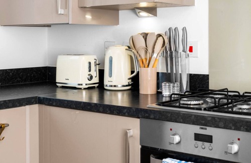 Bordesley Maison | Luxury Three Bedroom House - Parking - Garden