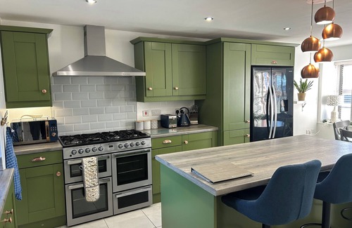 Ards and North Down Maison | Luxury Town House with Sea View and Hot Tub