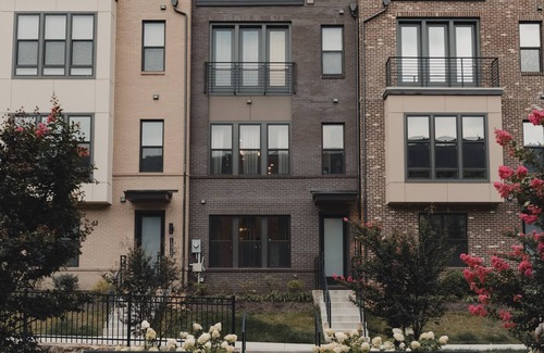 Chantilly Maison | Luxury Townhome Near DC