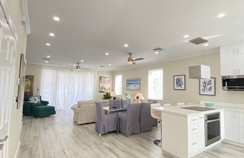 Downtown Nassau Maison | Luxury townhouse in gated community steps away from the beach and pool