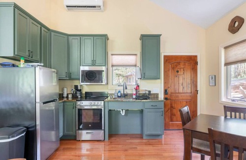 Marshall Cabine | Maple Treehouse Cabin - Rustic Luxury Near Asheville
