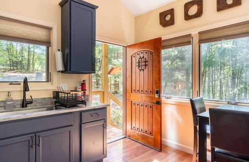 Marshall Cabine | Oak Treehouse Cabin - Rustic Luxury Near Asheville