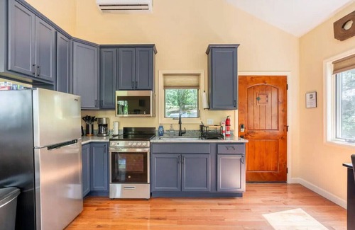 Marshall Cabine | Oak Treehouse Cabin - Rustic Luxury Near Asheville