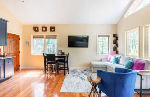 Marshall Cabine | Oak Treehouse Cabin - Rustic Luxury Near Asheville