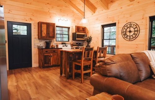 Fredericksburg Cabine | Luxury Treehouse Cabin Over Salt Creek, Cabin 2