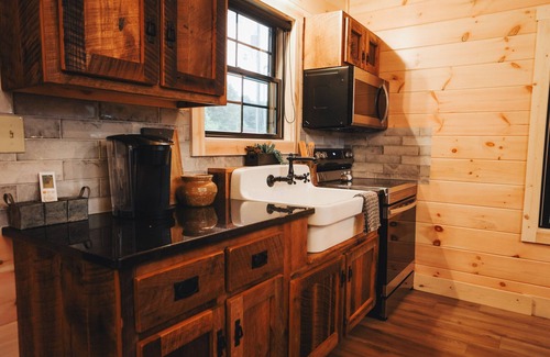 Fredericksburg Cabine | Luxury Treehouse Cabin Over Salt Creek, Cabin 2