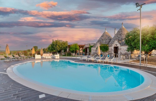 Castellana Grotte Villa | Trullo de luxe, Piscine privée, Climatisation, WiFi, Court de tennis privé, Four à pizza