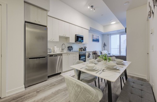 Kitchener Copropriété | Luxury Two Bedroom Condo w/King Bed & Gym