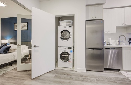 Kitchener Copropriété | Luxury Two Bedroom Condo w/King Bed & Gym