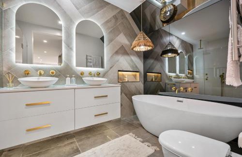 Mascot Maison | Luxury Urban Oasis