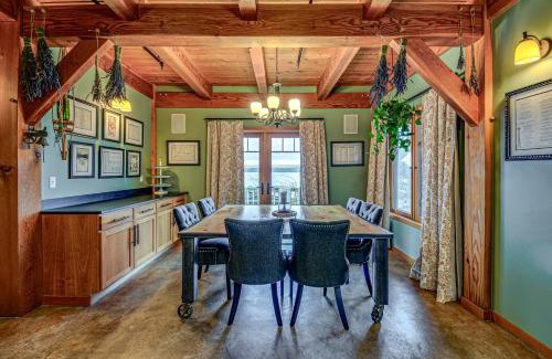 Vashon Island Maison | Luxury Vashon Vacation Rental with Beach Access!