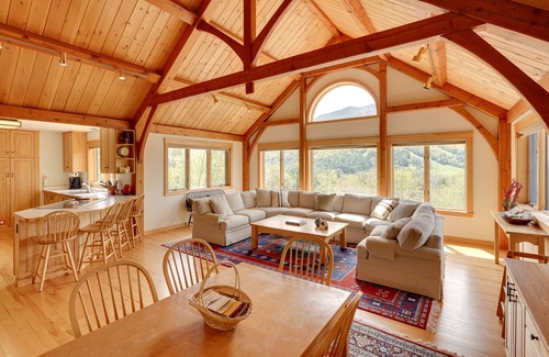 Windsor Maison | Luxury Vermont Vacation Rental: Private Hot Tub!