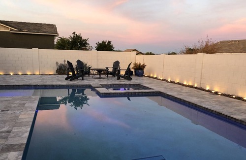 Verrado Main Street District Maison | Luxury Verrado home - private pool, walk to restaurants, shops, golf and hiking