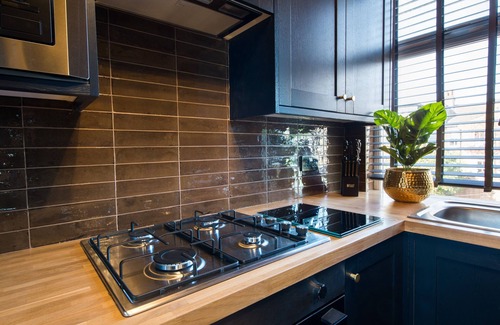 Leyton Appartement | Luxury Versace 2 Bed, Hot Tub, Pool Table, Sky Tv