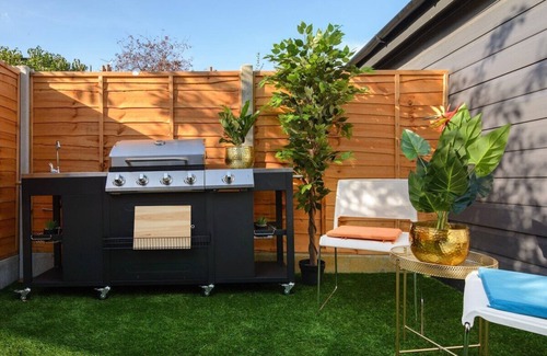 Leyton Appartement | Luxury Versace 2 Bed, Hot Tub, Pool Table, Sky Tv