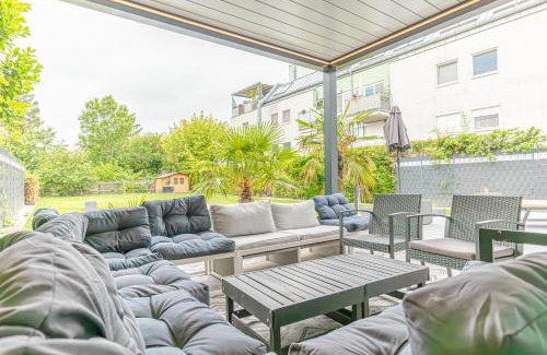 Stammersdorf Villa | Luxury Vienna 6BR Villa with Private Pool & Sauna - Pets allowed