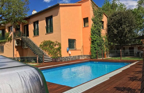 Quart Maison | Villa climatisee, piscine couverture télescopique, près de la Costa Brava