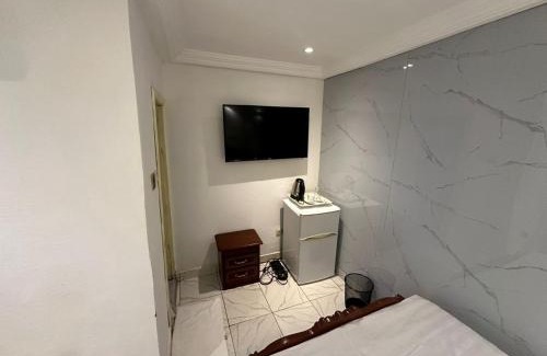 Limbe Maison | Luxury Villa AC Ensuite Room 7