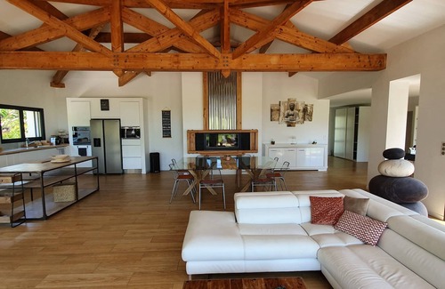 Assas Maison | Villa haut standing, tout en baies vitrées, entre village et campagne (mer 30mn)