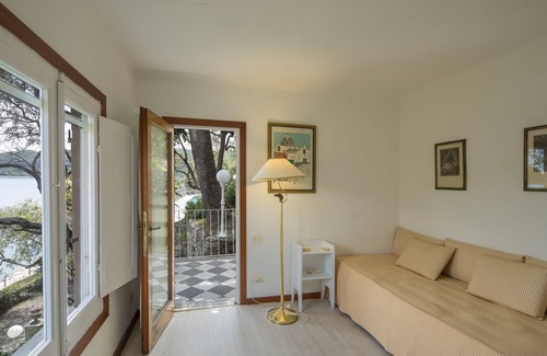 Portovenere Villa | Luxury Villa, Amazing View, Sea water Pool, BC. Parking, Close to 5 Terre.