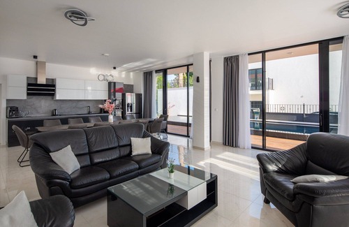 Kastela Villa | Luxury Villa Anchor with Heated Pool