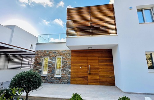 Geroskipou Villa | Luxury Villa Bird of Paradise.With Private Pool close to beach and Paphos centre