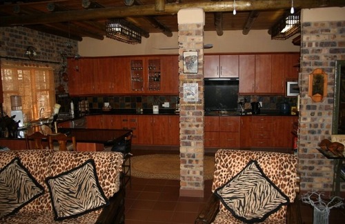 Marloth Park Villa | Villa de luxe dans le Marloth Park entre les animaux sauvages et WIFI gratuit 24h / 24 et 7j / 7!