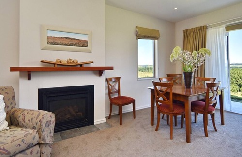 Windwhistle Maison | Luxury Villa in the Terrace Downs Resort Area