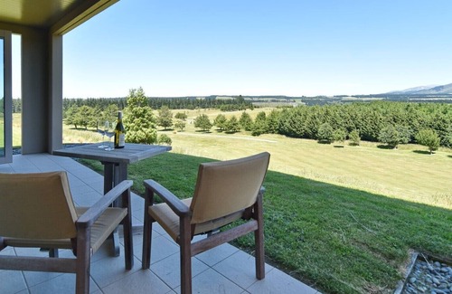 Windwhistle Maison | Luxury Villa in the Terrace Downs Resort Area