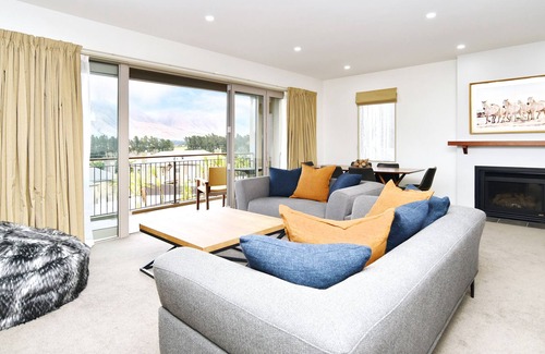 Windwhistle Appartement | Luxury Villa in the Terrace Downs Resort Area