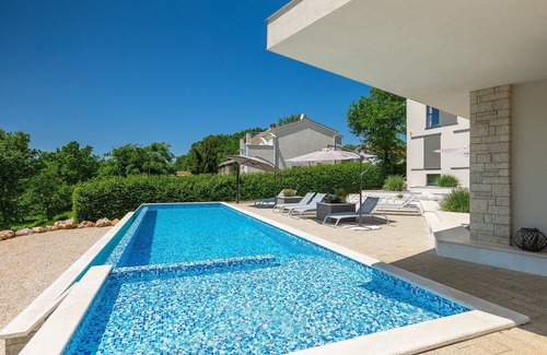 Jadruhi Villa | Luxury Villa Queen B with Pool