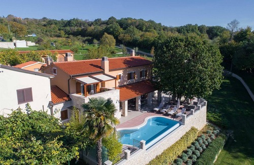 Kapelica Villa | Luxury Villa Retreat with Infinity Pool