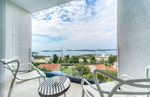 Hvar Villa | Villa de luxe Royal - villa moderne nouvellement construite avec vue sur la ville de Hvar, la mer et les îles