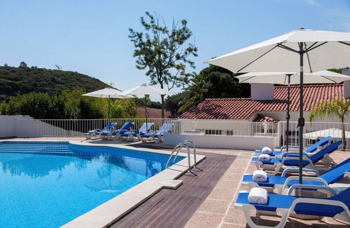 Santana Villa | Villa de luxe, Sesimbra. Incroyable piscine au chlore naturel. Jardin Près de la mer