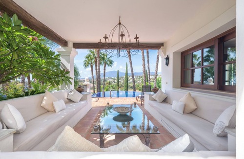 New Golden Mile Villa | Villa de luxe Sildavia avec piscine, jardin, terrasse, balcon, climatisation et Wifi.