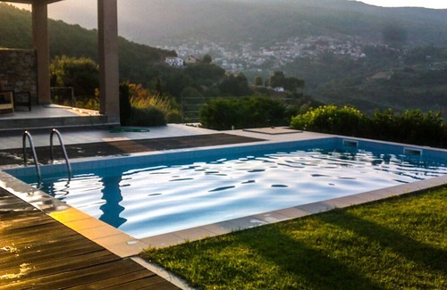 Agia Villa | Villa de luxe, vue superbe et piscine