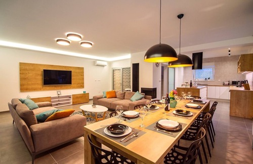 Kucice Villa | Luxury Villa Tela with heated pool, attached whirlpool, sauna, darts, table tennis